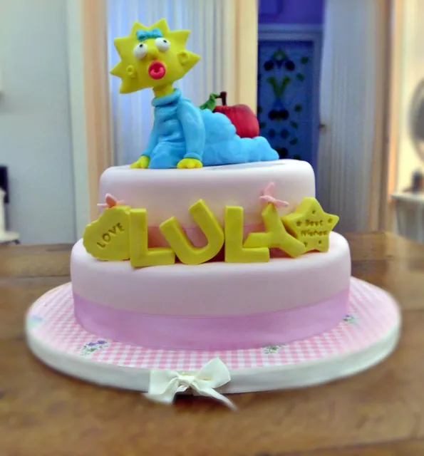 La torta gattonando intera con base a quadretti