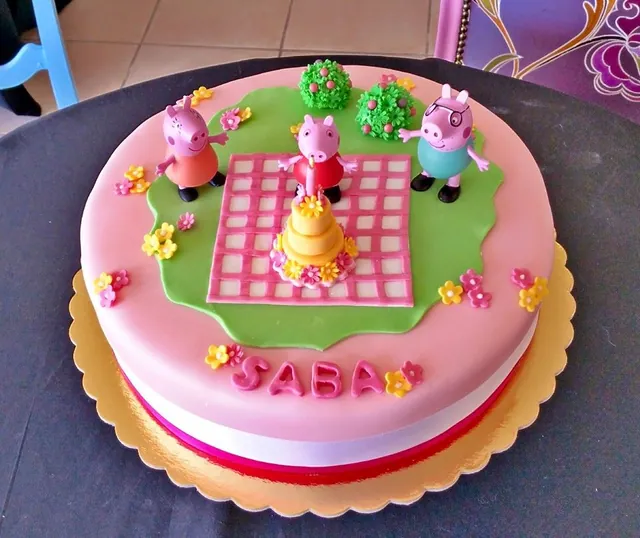 La torta dall'alto con il tappeto a quadri