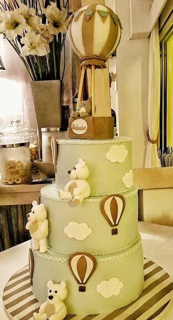 La torta delle mongolfiere in versione verde pastello, altra inquadratura